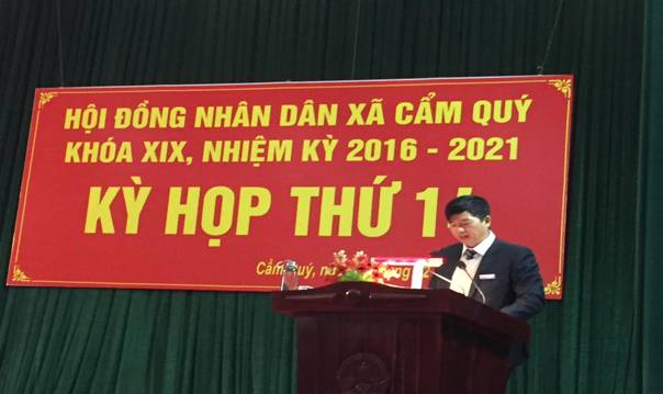 Hình ảnh có thể có: 1 người, trên sân khấu
