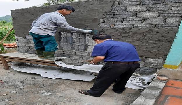 Có thể là hình ảnh về đang đứng và ngoài trời