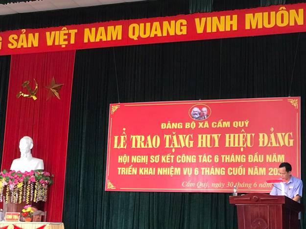 Có thể là hình ảnh về văn bản cho biết 'VINH MUԔN SẢN VIỆT NAM QUANG ĐẢNG BỘ XÃ CẨM QUÝ LỄ TRAO TẶNG HUY HIỆU ĐẢNG HỘI NGHỊ SƠ KẾT CÃNG TÁC 6 THÁNG ĐẦU NĂM TRIỂN KHAI NHIỆM VỤ 6 THÁNG CUỐI NĂM 20. Cẩm Quý, ngày 30, tháng 6 năm'