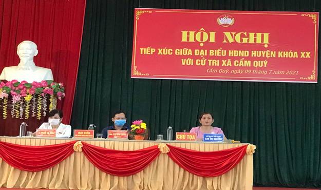 Có thể là hình ảnh về 1 người và đang đứng