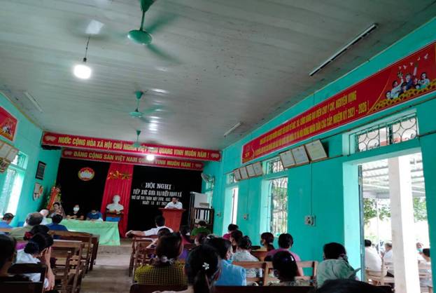 Có thể là hình ảnh về trong nhà