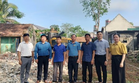 LÃNH ĐẠO XÃ CẨM QUÝ ĐI THĂM, KIỂM TRA TIẾN ĐỘ TRIỂN KHAI XÂY DỰNG, SỬA CHỮA NHÀ Ở CHO HỘ NGHÈO, HỘ GIA ĐÌNH CHÍNH SÁCH, HỘ CÒN KHÓ KHĂN VỀ NHÀ Ở TRÊN ĐỊA BÀN THEO CHỈ THỊ 22